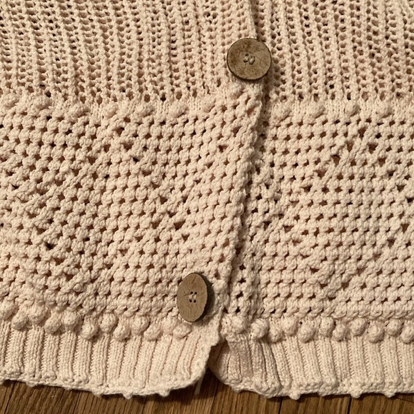 Cream beige knit crop oversized with chunky buttons. - Picture 2 of 6